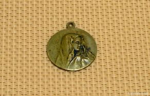 Antiguidades: MEDALLA DE BRONCE ANTIGUA CON RELIEVE , VIRGEN CON VELO